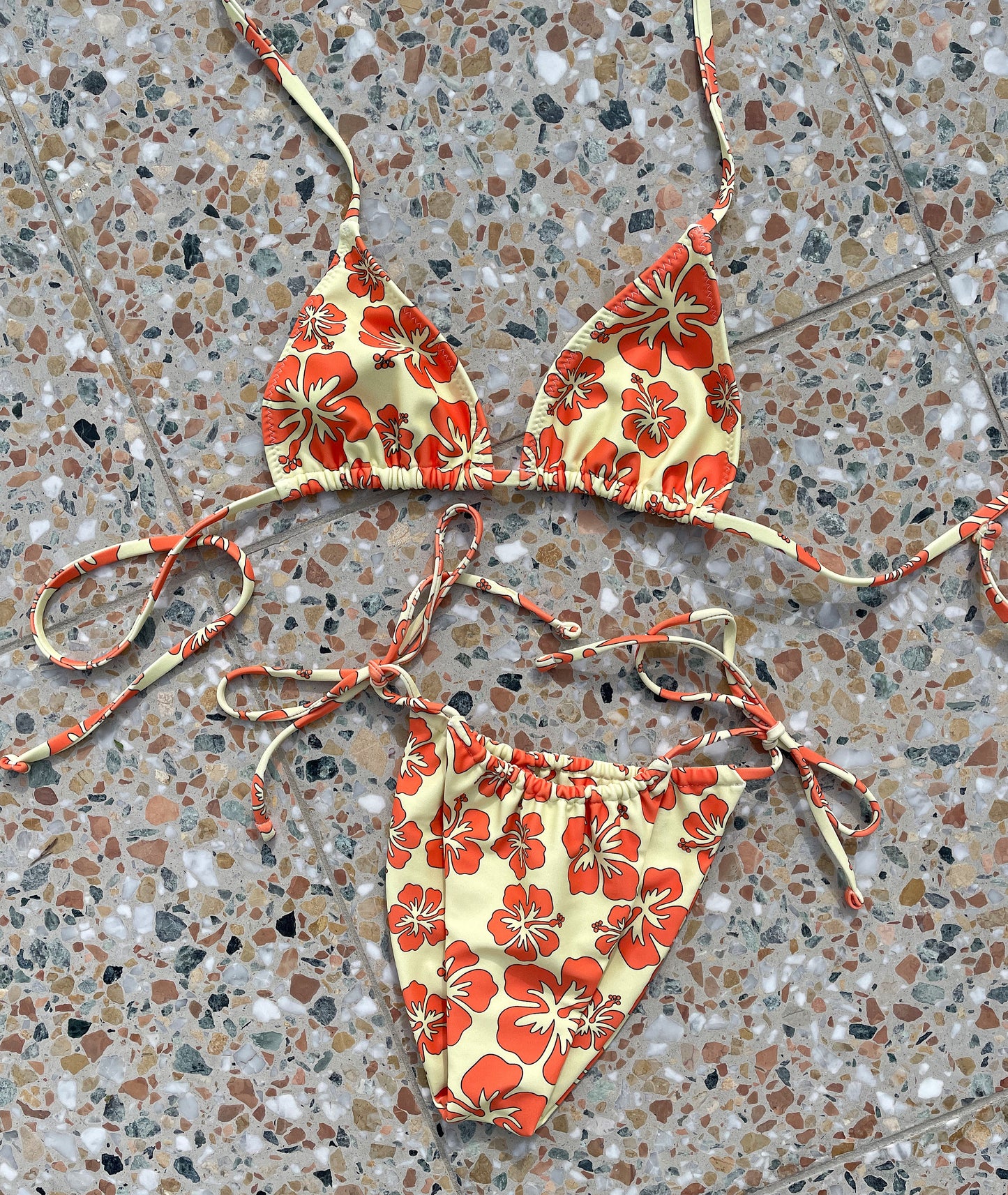 TATUM TRIANGLE BIKINI TOP | HIBISCUS